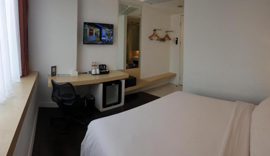 Brits Hotel Karawang Exterior photo