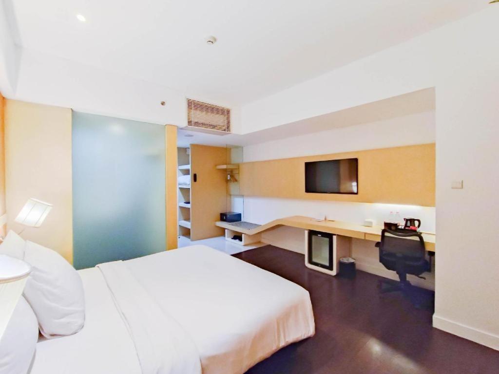 Brits Hotel Karawang Exterior photo