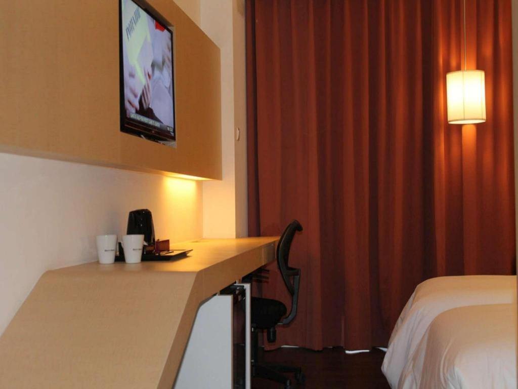 Brits Hotel Karawang Exterior photo