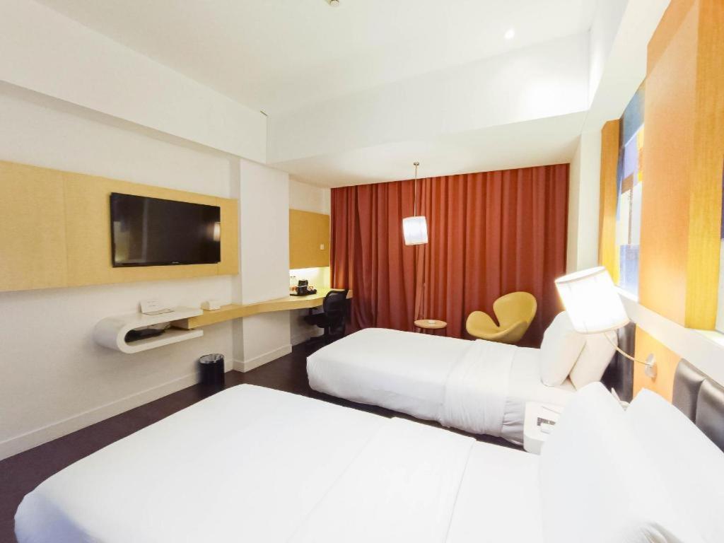 Brits Hotel Karawang Exterior photo